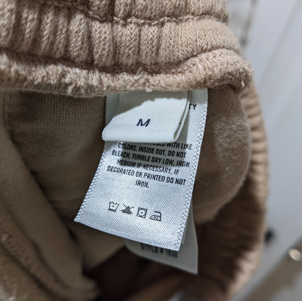 NEW Citizens of Humanity | Nia Wide-leg Sweatpant in Nougat - Picture 10 of 13
